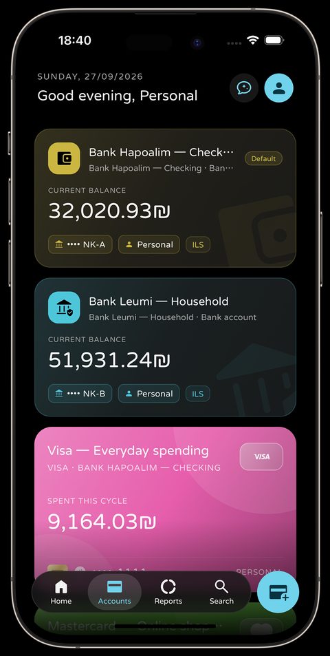 شاشة الحسابات مع حسابين بنكيين وبطاقة ائتمان Visa تعرض الإنفاق في الدورة الحالية